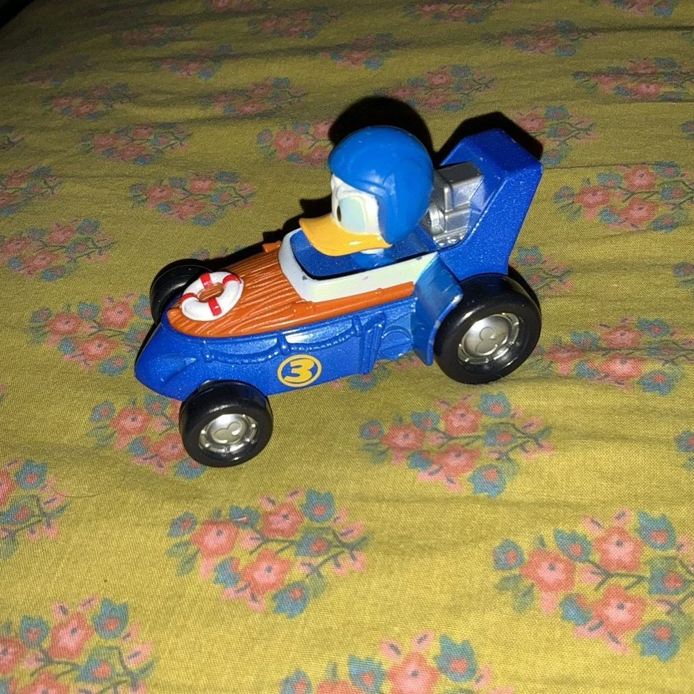 Disney Mickey & the Roadster Racers Cars Donald's Cabin Cruiser Donald Car